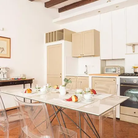 Romantic Flat On Navigli River By Easylife 아파트 *